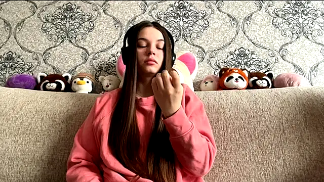 ThedaStrevell online show from March 27, 7:10 am