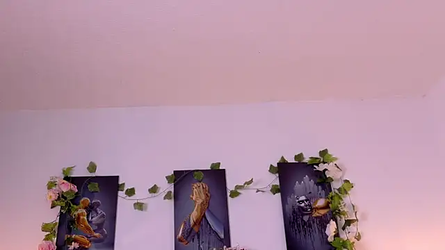 lia valmont 01 online show from April 3, 7:56 pm