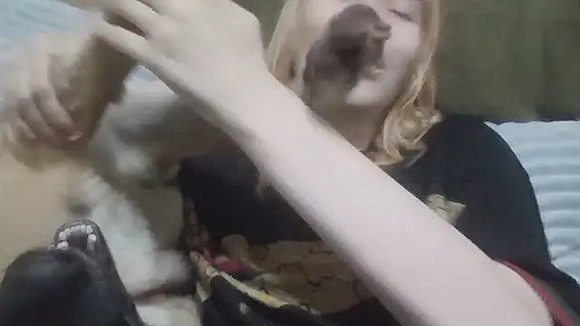 allysssabennet online show from April 10, 8:31 am