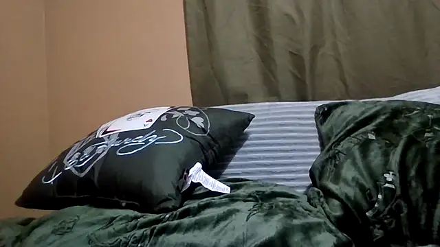 allysssabennet online show from April 17, 4:36 am