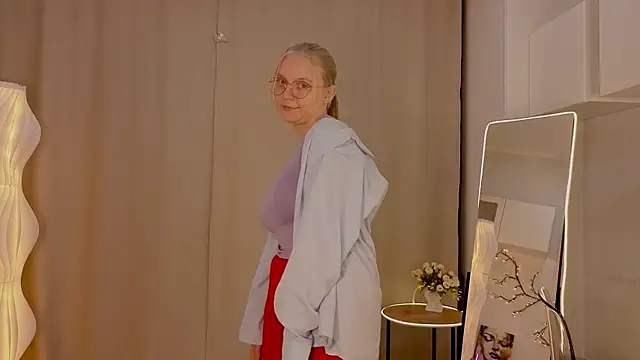 AlicaCohill online show from April 15, 7:03 pm