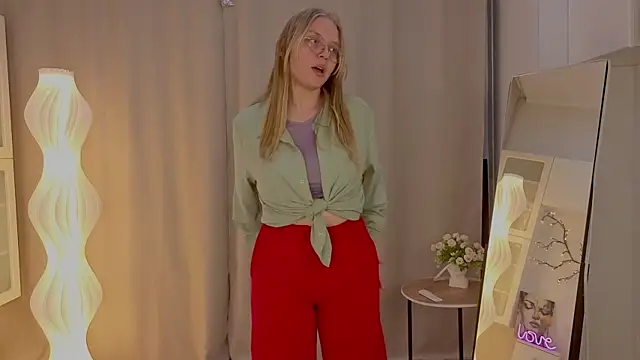 AlicaCohill online show from April 3, 7:23 pm