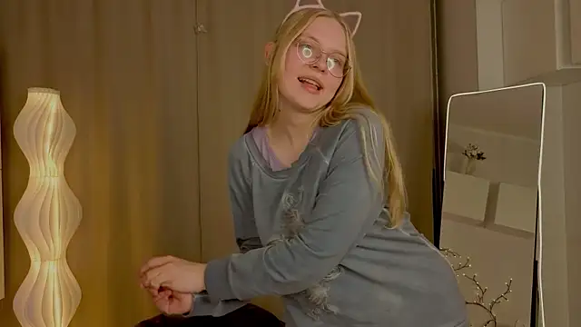 AlicaCohill online show from April 4, 7:34 pm