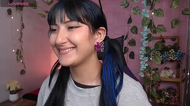 eyes moonn online show from April 11, 3:56 am