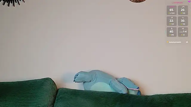 mia chillhere online show from April 10, 5:30 pm