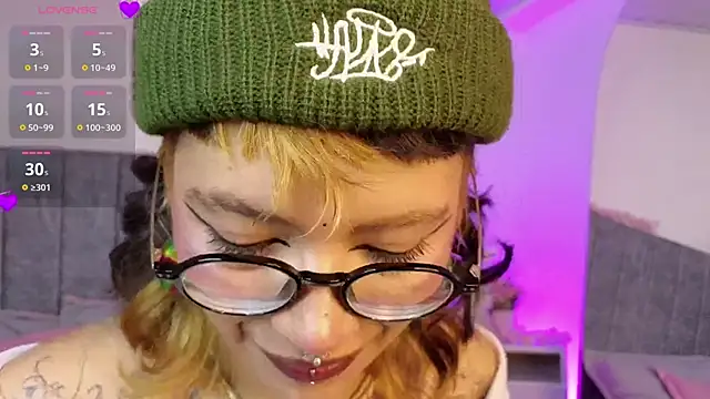 Luna Blooms online show from April 4, 11:53 am