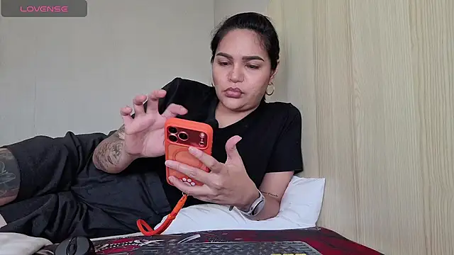 monicaconde online show from April 15, 6:03 am