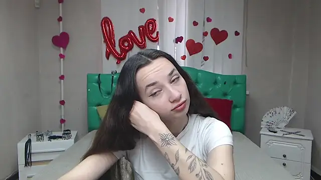 Je55icaBreeze online show from April 13, 5:09 am