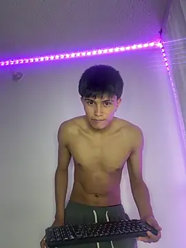 LYAN DYLAN online show from April 4, 10:52 pm