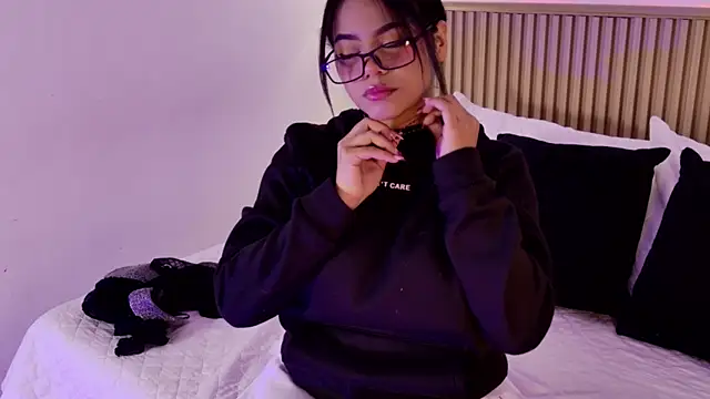 Aly leee online show from April 10, 12:55 pm