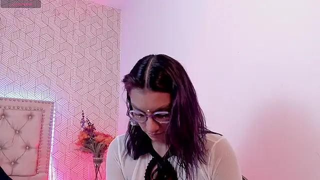 ValeAlvarez  online show from April 4, 7:23 pm