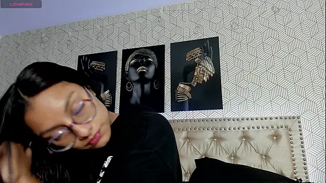 ValeAlvarez  online show from April 14, 7:47 pm