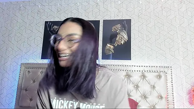 ValeAlvarez  online show from April 12, 6:43 pm