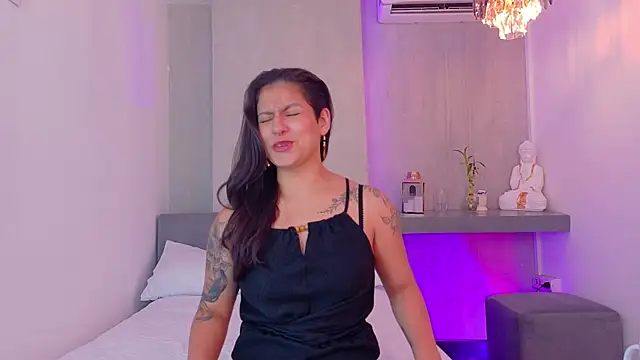 aurarosse  online show from April 9, 11:26 am