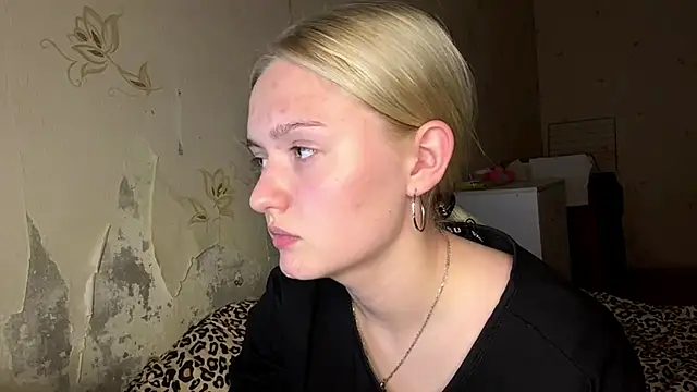 Sophia Blonde online show from April 15, 3:45 pm