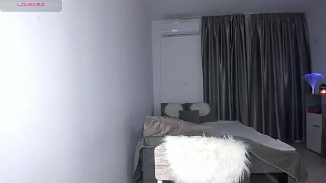 ArinaRave online show from April 4, 7:45 pm