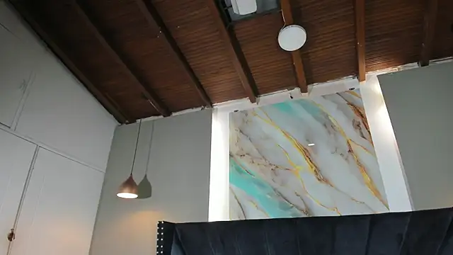 Sara Hanks online show from April 6, 2:07 pm