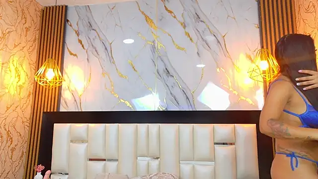 Cristal Ferrara online show from April 7, 3:19 am