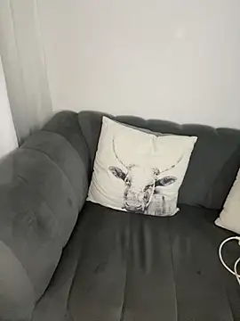 barbi  online show from April 4, 9:35 pm