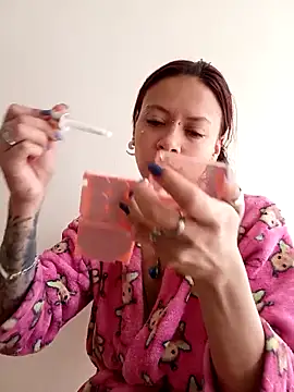 AuroraaMoonn online show from April 9, 1:38 pm