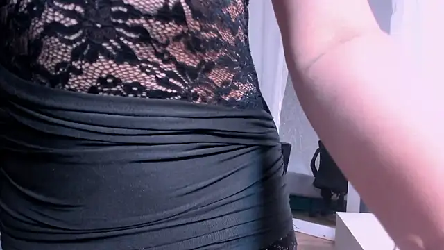 EmiilyGreey online show from April 10, 1:39 pm