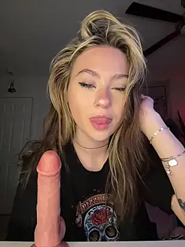 peachesncreamyy online show from May 5, 3:20 am