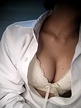 Miyumi1137 online show from April 10, 12:00 pm