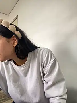 Gabyfosterr   online show from April 18, 4:09 pm