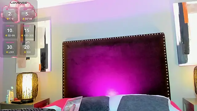 Luna roose1 online show from April 8, 1:35 pm