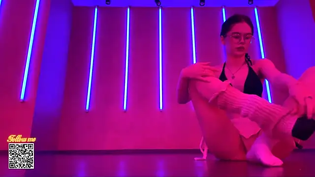 DorothyJones online show from April 9, 11:26 am