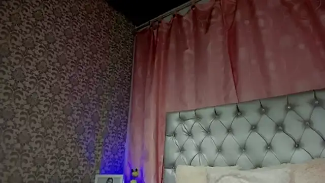 zoe tamara online show from April 15, 3:23 pm