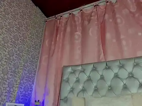 zoe tamara online show from April 1, 1:41 pm