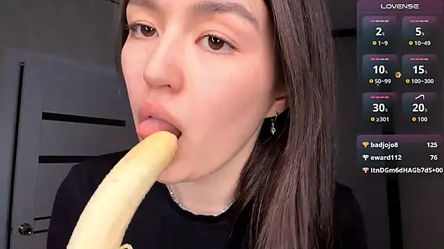 lilysolar online show from April 5, 6:40 pm