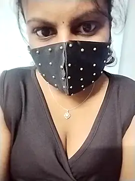 honeyflowerr online show from April 3, 7:45 pm