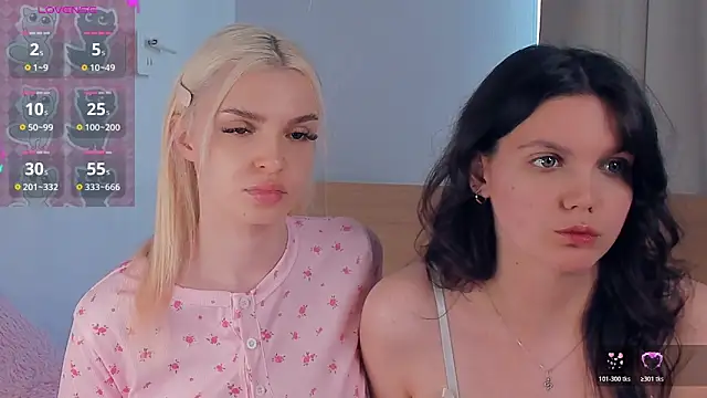 JuliannPaysour online show from April 14, 7:52 am