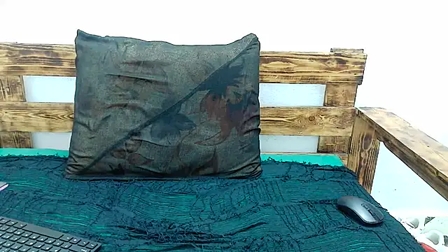 Anyiapink online show from April 11, 6:22 pm