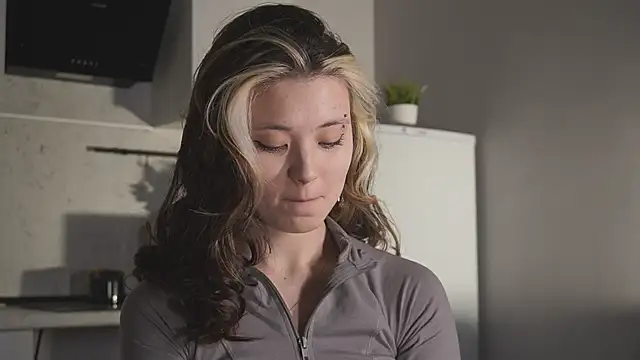 ShyAkemis online show from March 31, 2:39 pm