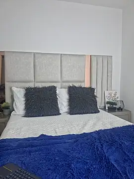 CinthiaHall  online show from April 6, 11:22 am