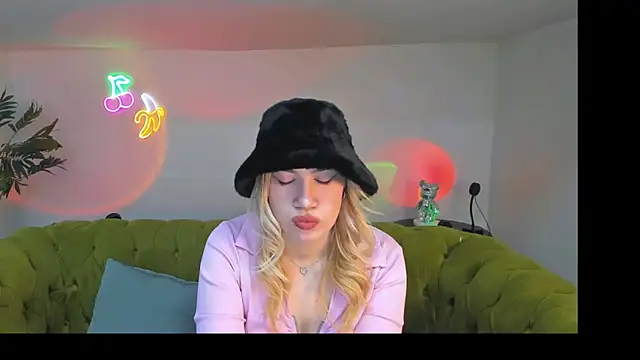 blonde angell online show from April 14, 1:11 pm