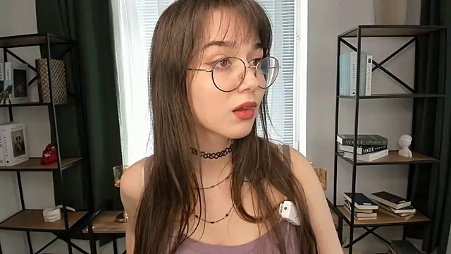 LaelIvie online show from April 7, 8:05 am