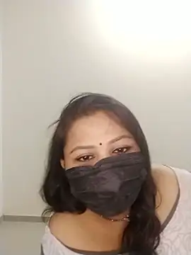 Hoty bhabii online show from April 10, 5:30 pm