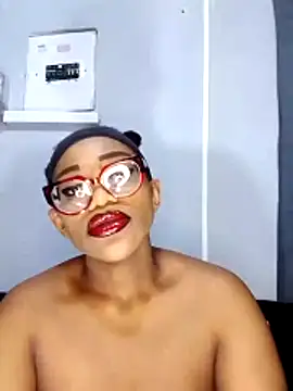 sultrydiva00 online show from April 15, 12:00 am