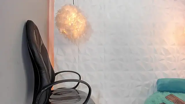 viollet saens online show from April 1, 7:33 pm