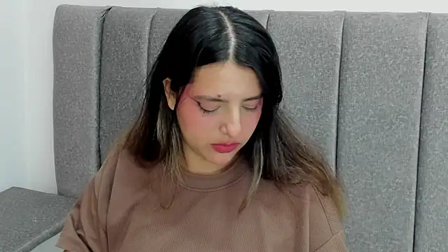 Arihanna London online show from April 10, 8:15 pm