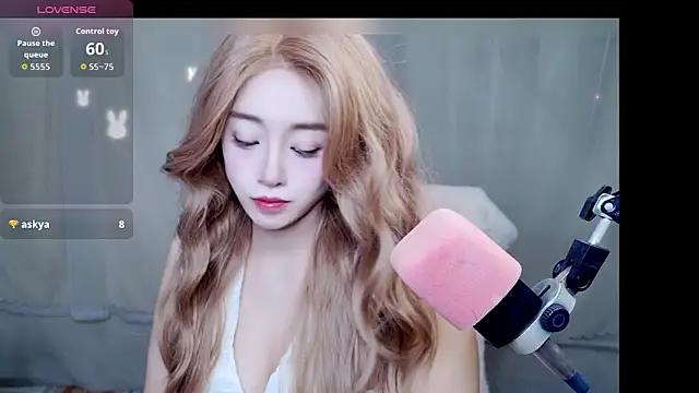 Cuviee online show from April 12, 6:11 pm