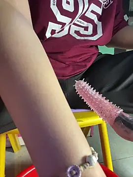 LunoChuckie online show from April 7, 1:29 am