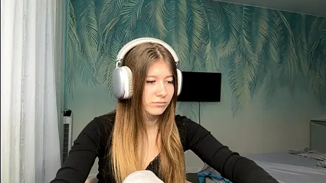 Kate Jomallona online show from April 7, 1:13 pm