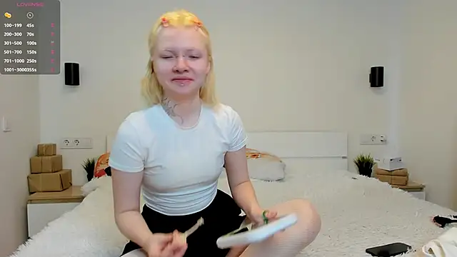 Snapshot of EIanorPuglia chatting on April 15, 4:57 am EIanorPuglia online show from April 15, 4:57 am