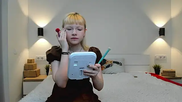 Snapshot of EIanorPuglia chatting on April 8, 4:58 am EIanorPuglia online show from April 8, 4:58 am