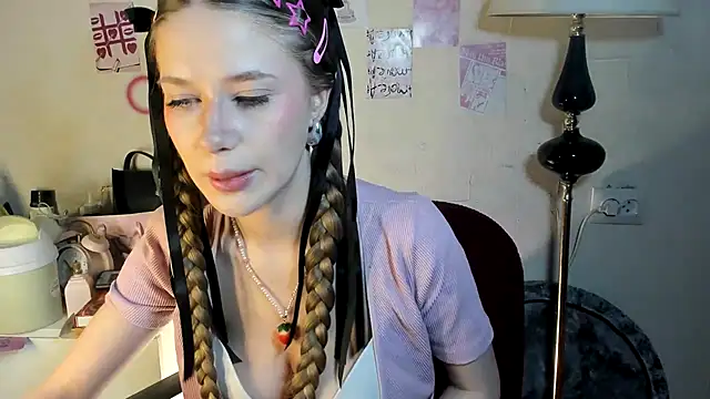 chloesweetbby online show from April 10, 10:05 pm